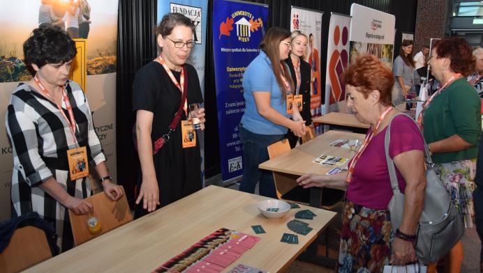 Zdjęcie z forum seniora - stoisko podmiotów ekonomii społecznej